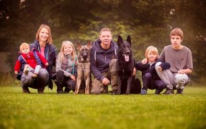 Familie Stichnoth und ihre Schutzhunde | digitale Strategie von OPUS Marketing